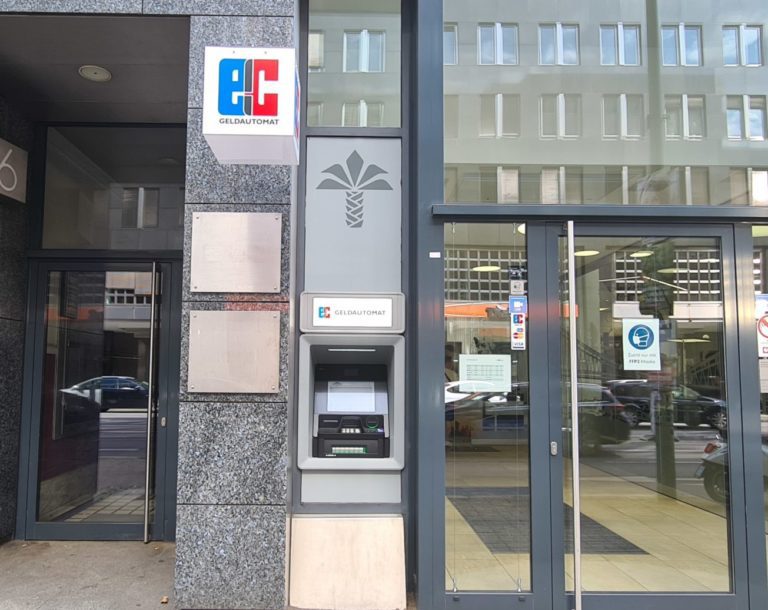 Abbildung - Geldautomat von Euronet im Auftrag der KT Bank AG, Berlin