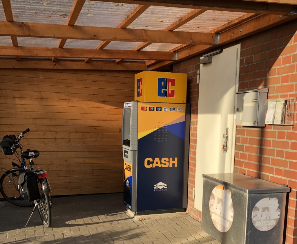 Abbildung - Euronet stellt Geldautomaten in der Gemeinde Jemgum auf und sichert Bargeldversorgung nach Rückzug der regionalen Bank